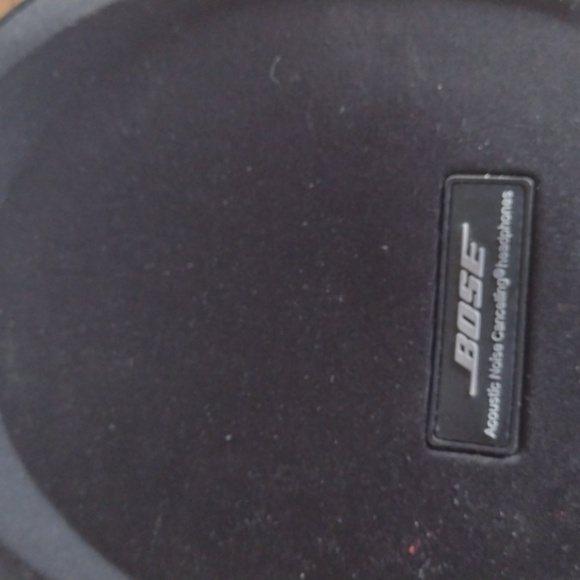 Bose Silver QC15 Over-Ear Headphones NEW - Picture 5 of 5